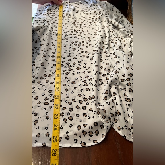 Elle Leopard Print Chiffon Bell Sleeve Blouse Size Large - Picture 7 of 9